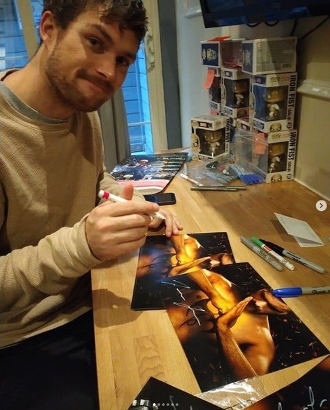 Finn Jones Epic Autograph Signing with StarSpot! | Showcase