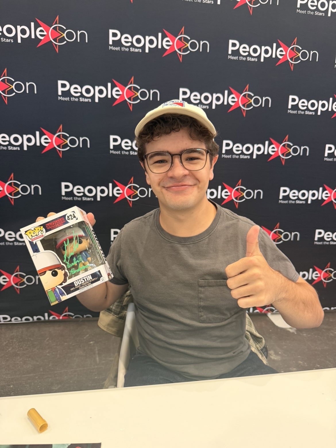 Gaten Matarazzo Autograph Signing Complete with StarSpot! | Dustin Henderson in Stranger Things