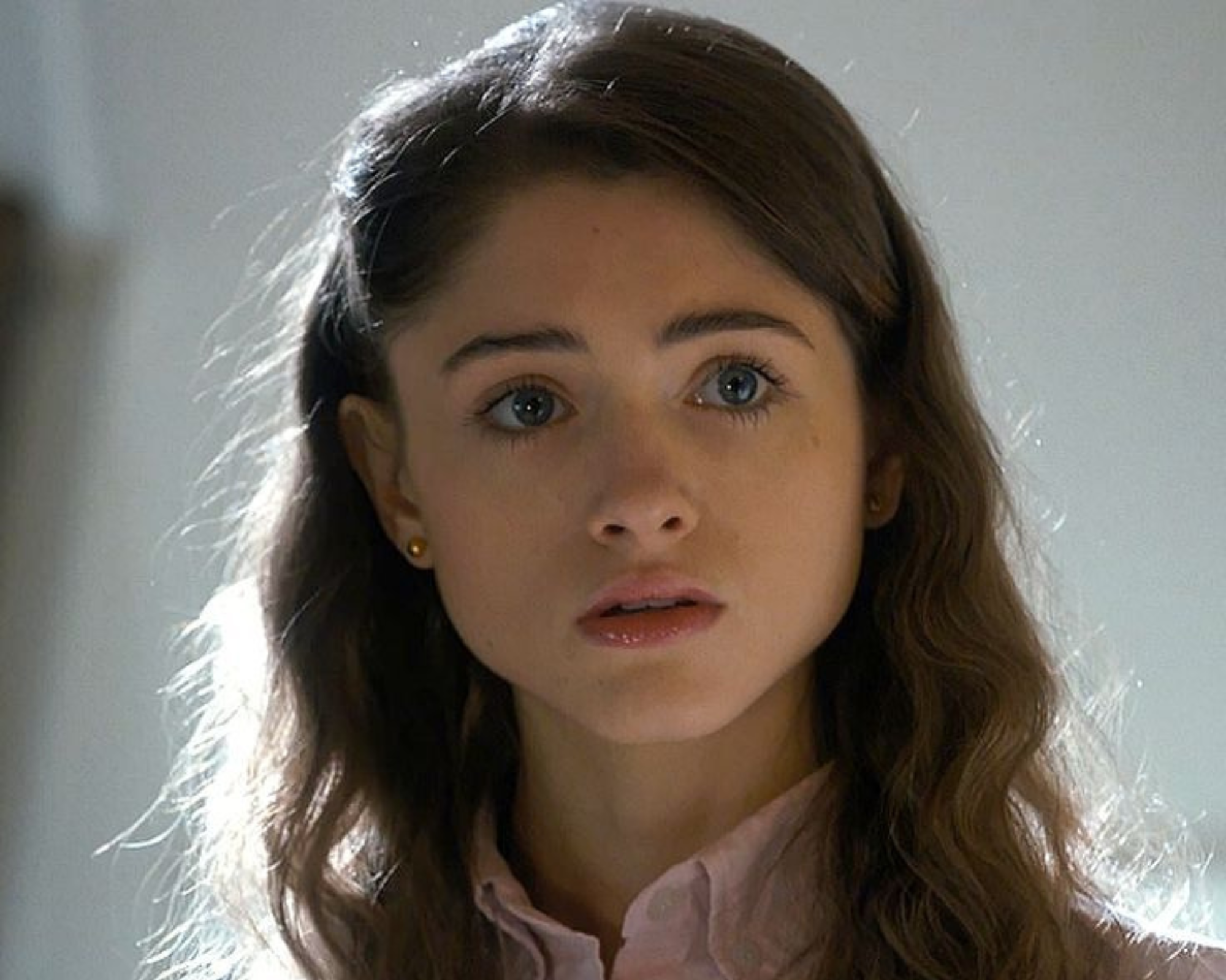Natalia Dyer Autograph Signing