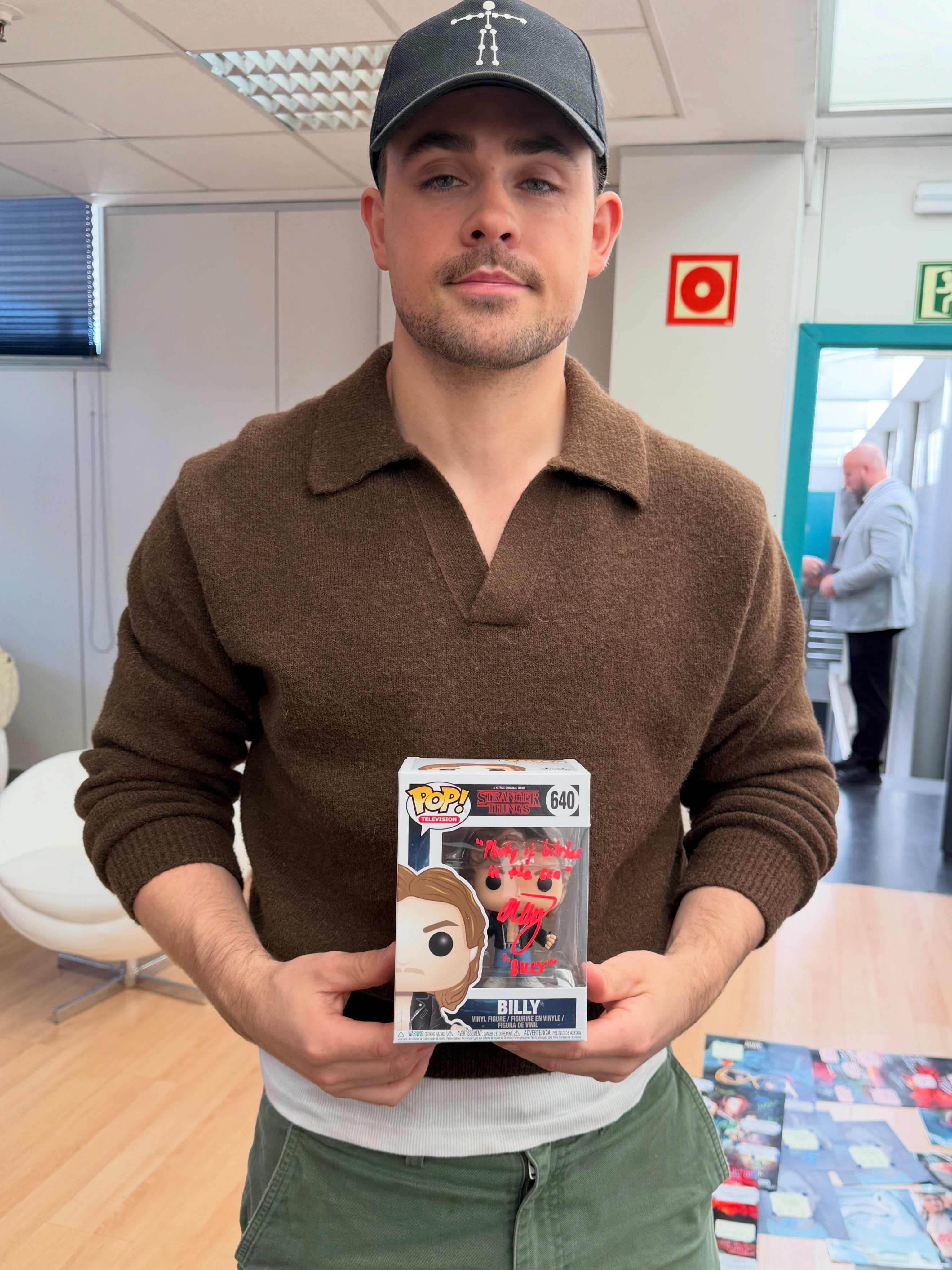 Dacre Montgomery Autograph Signing Complete with StarSpot! | Billy Hargrove in Stranger Things