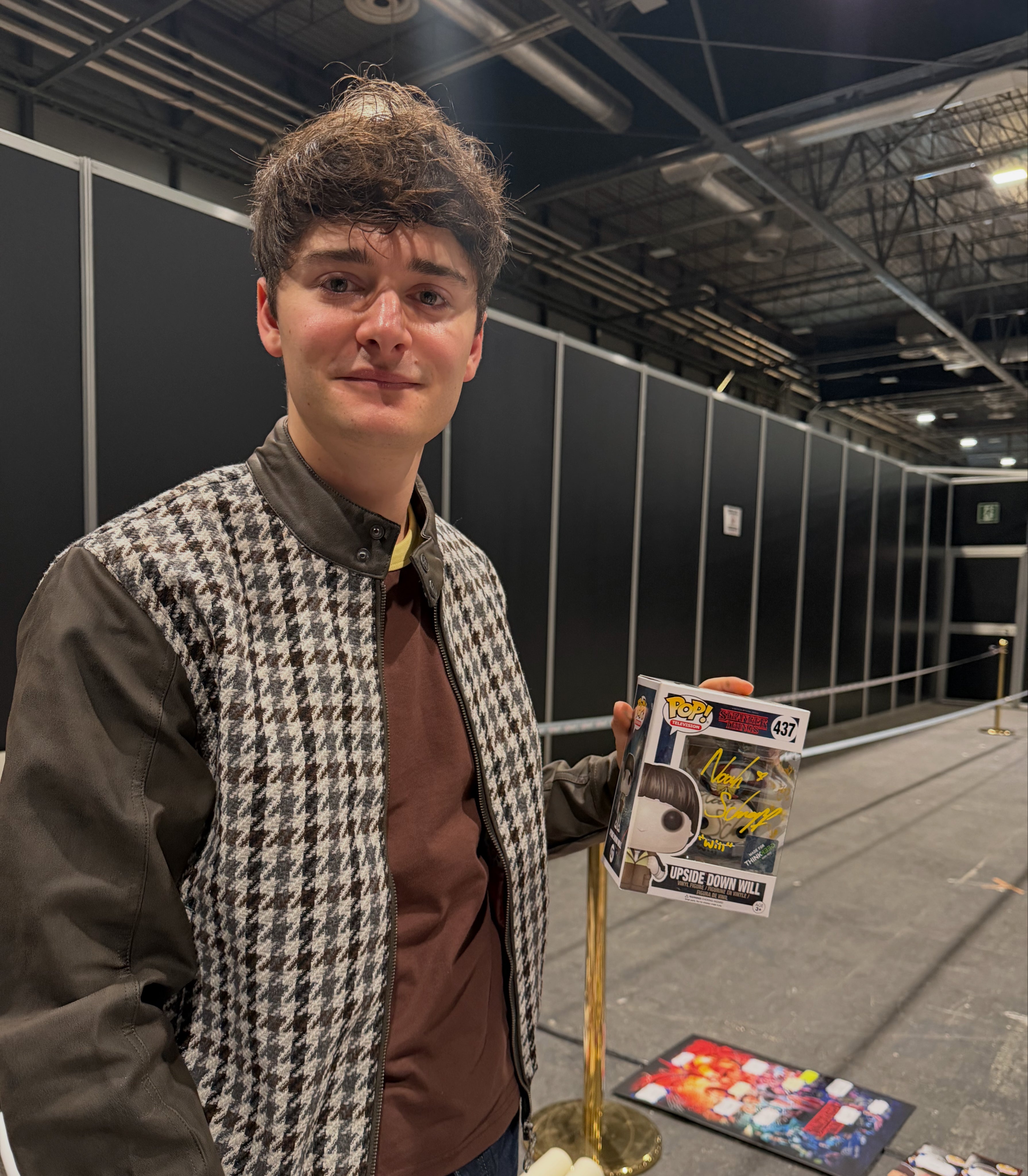 Noah Schnapp Autograph Signing Complete with StarSpot! | Will Byers in