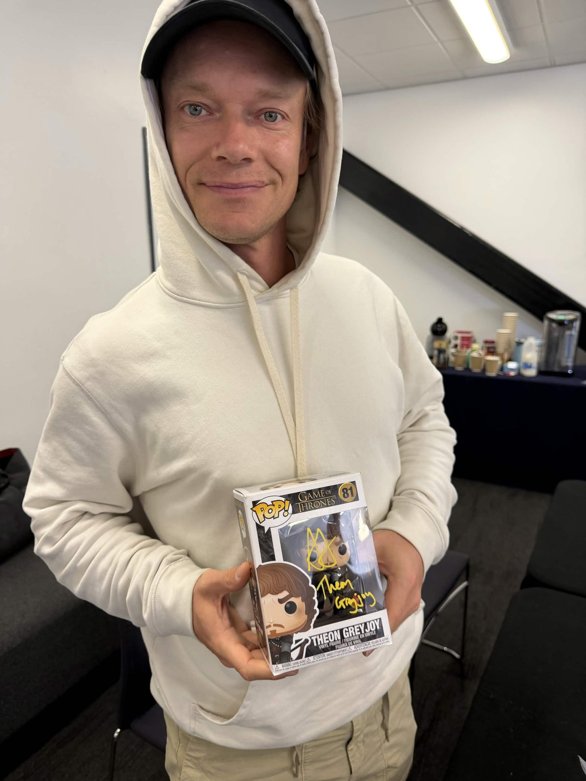 Alfie Allen Autograph Signing Complete with StarSpotSignings! | Theon Greyjoy in Game of Thrones