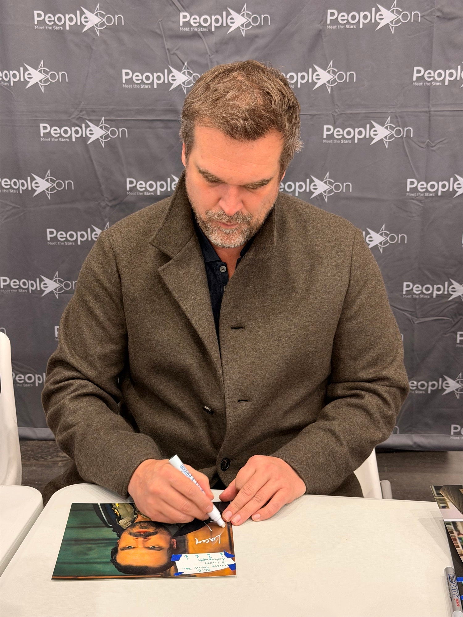 David Harbour Autograph Signing Complete with StarSpot! | Jim Hopper in Stranger Things | Red Guardian in Marvel & More!