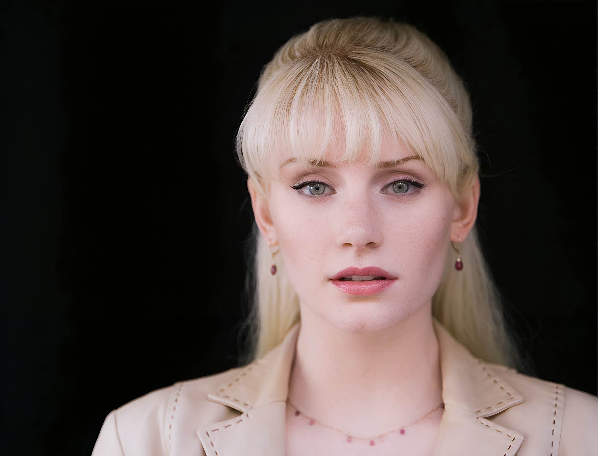 Bryce Dallas Howard Autograph Signing
