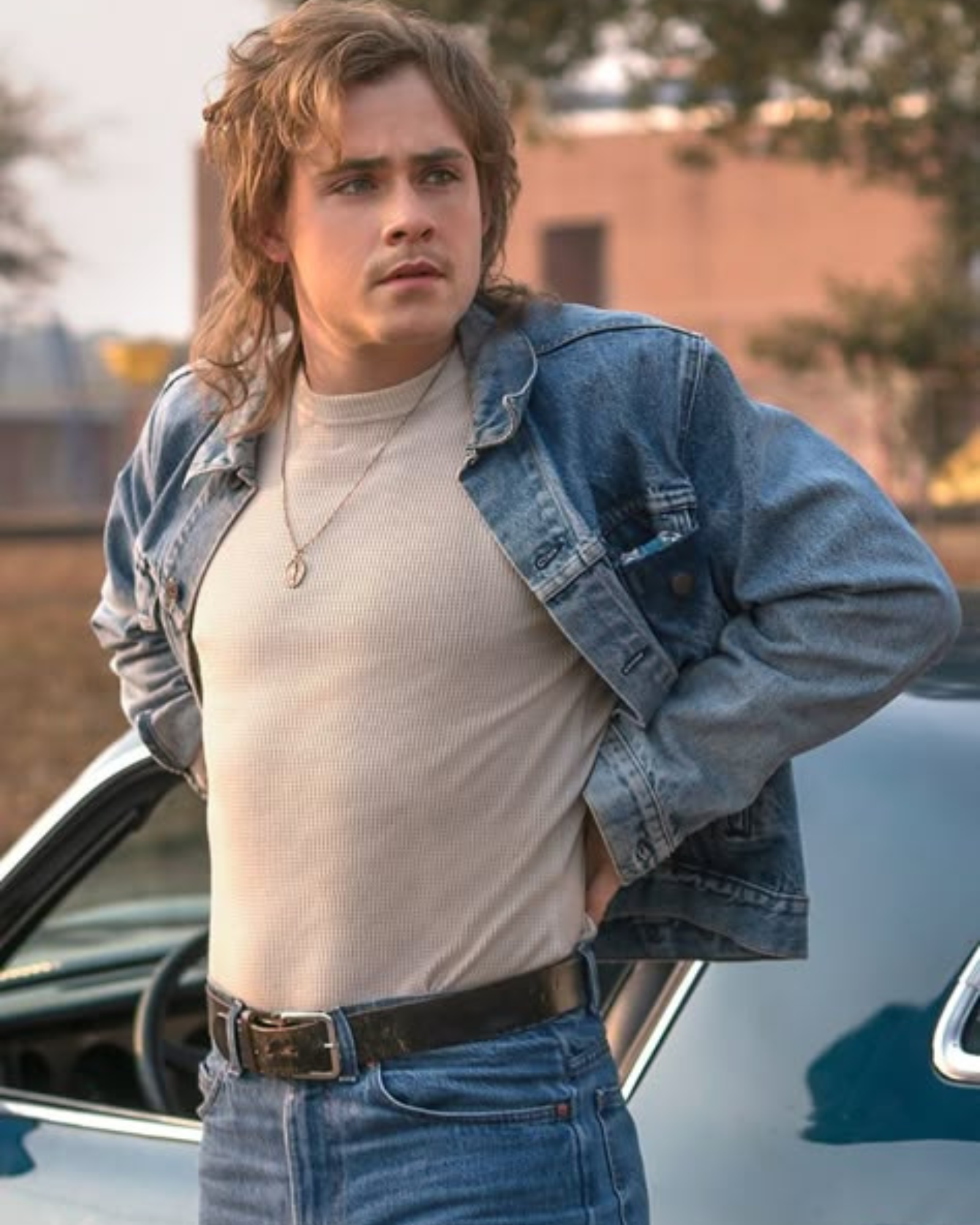 Dacre Montgomery Autograph Signing