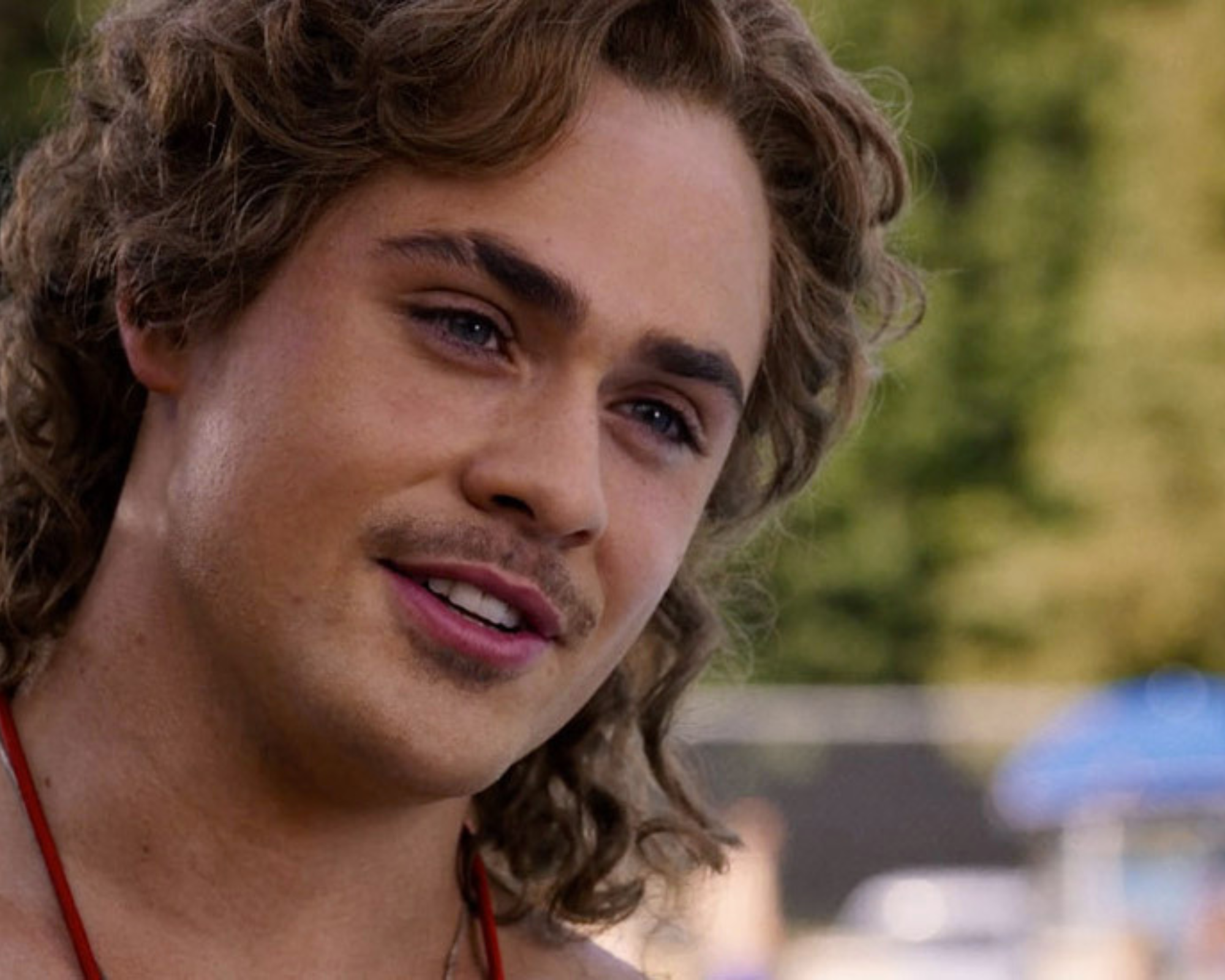 Dacre Montgomery Autograph Signing