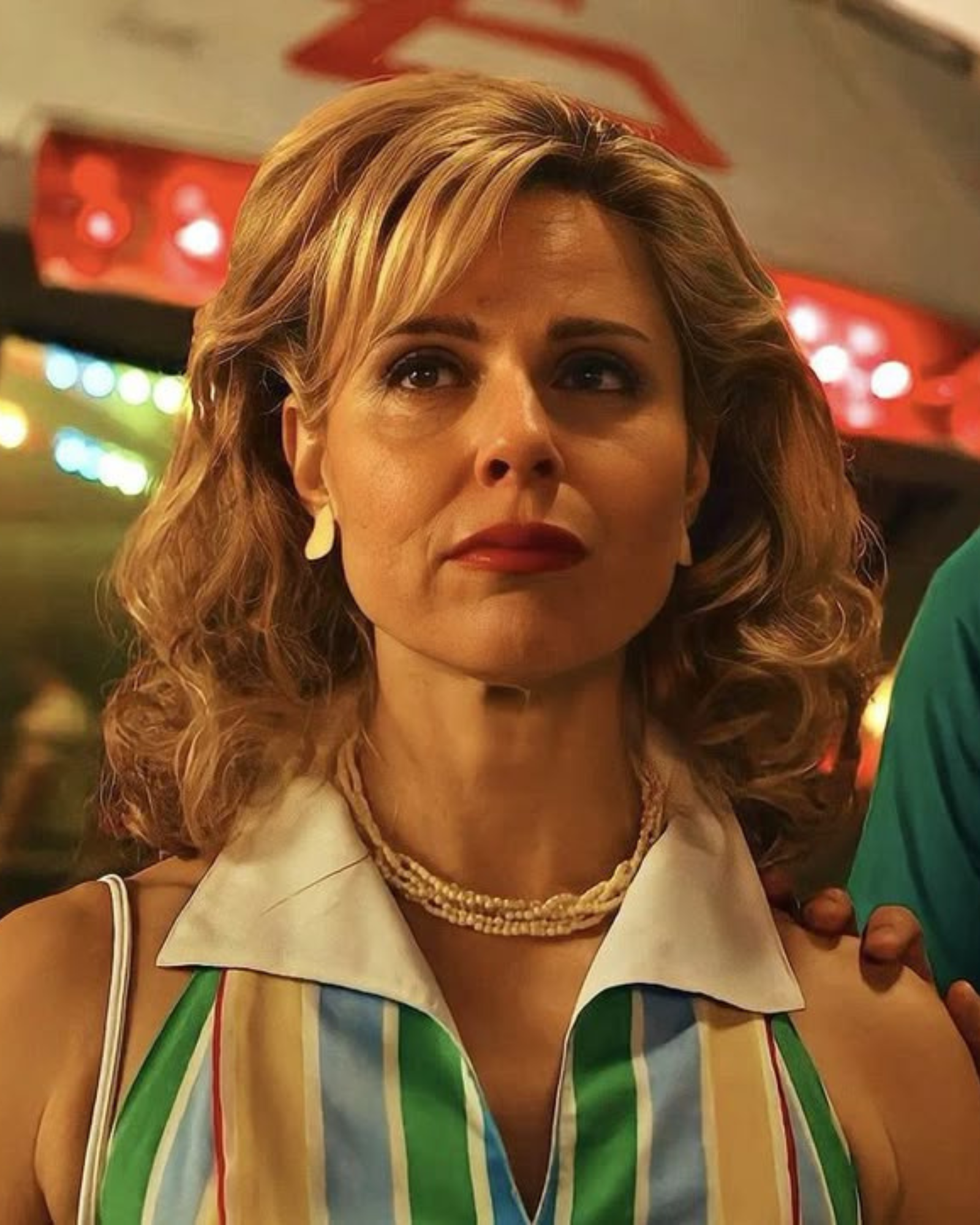 Cara Buono Autograph Signing