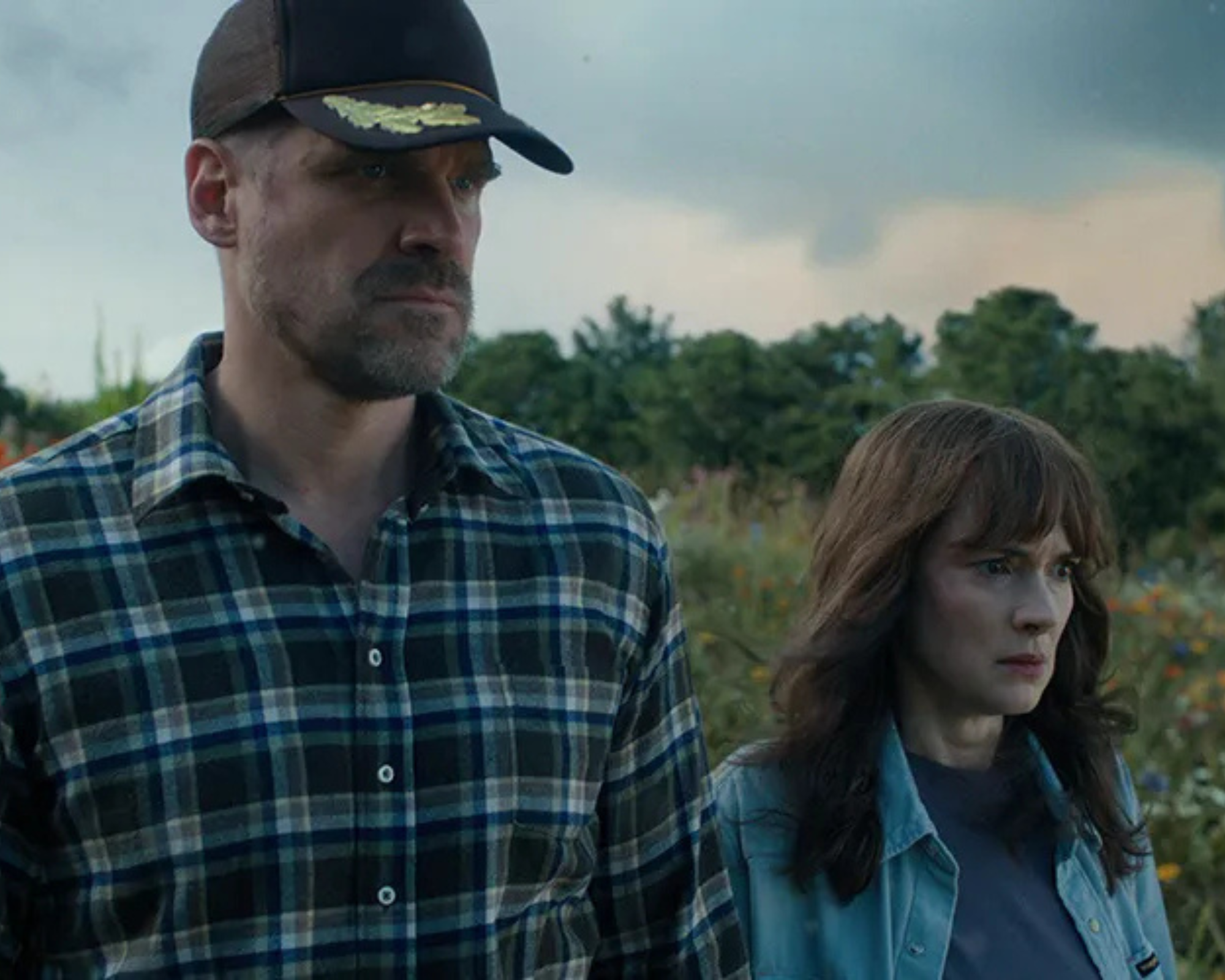 David Harbour Autograph Signing