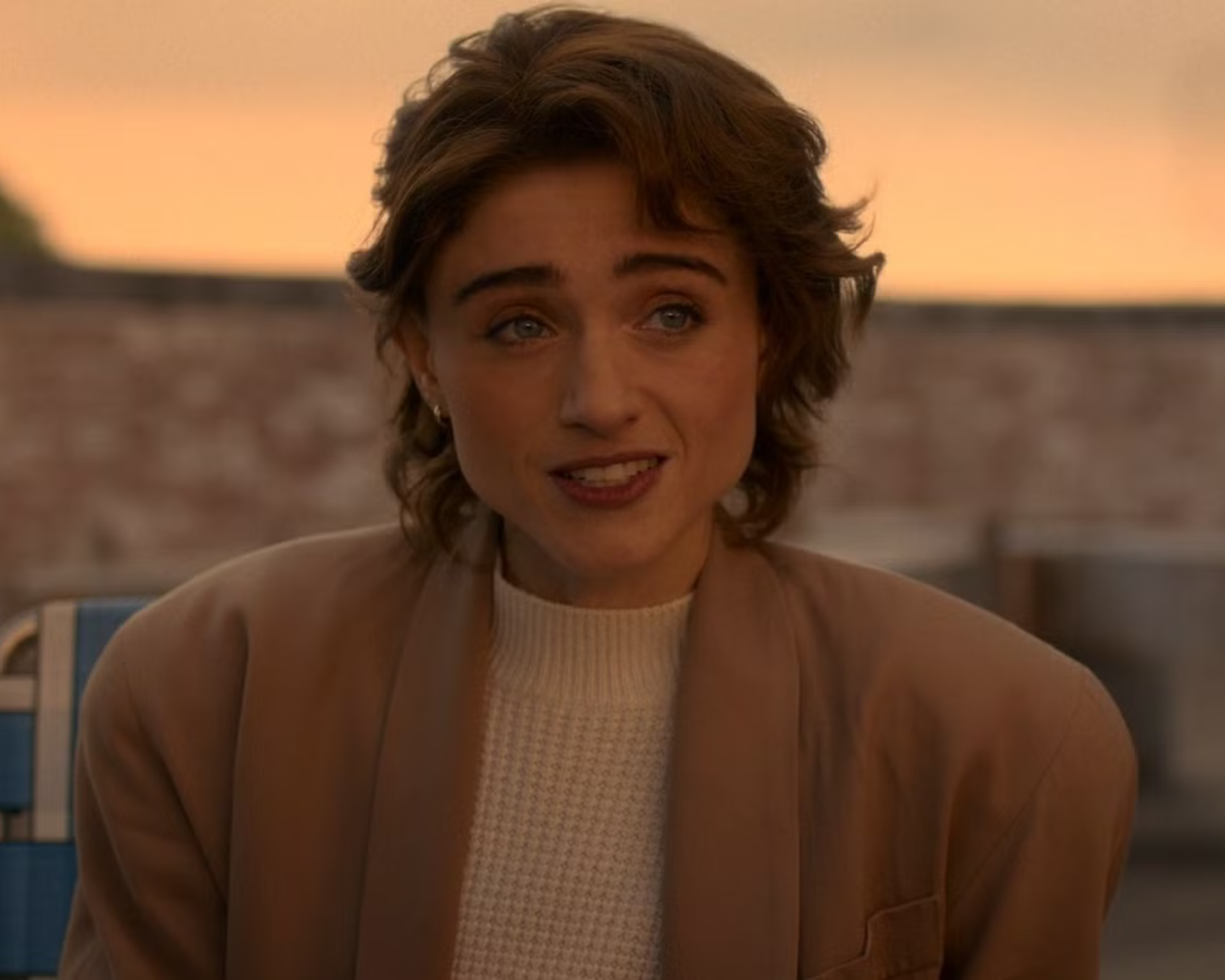 Natalia Dyer Autograph Signing