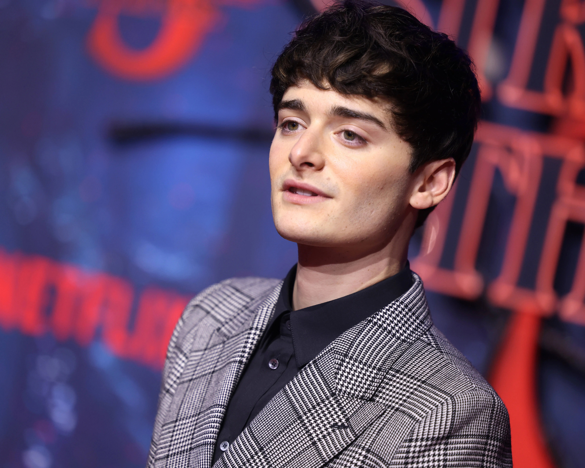 Noah Schnapp Autograph Signing